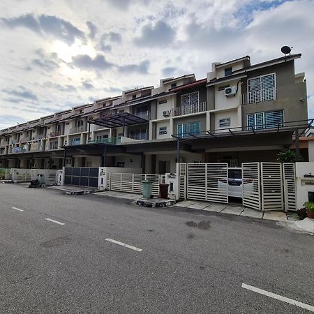 3Storey House 13Pax Family Suite Bayan Lepas Εξωτερικό φωτογραφία
