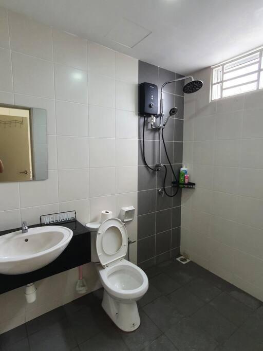 3Storey House 13Pax Family Suite Bayan Lepas Εξωτερικό φωτογραφία