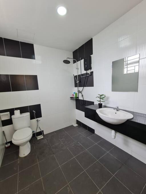 3Storey House 13Pax Family Suite Bayan Lepas Εξωτερικό φωτογραφία